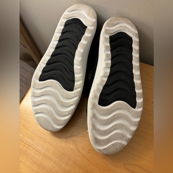 Women’s AllBirds Pace Sneaker - Picture 11 of 11